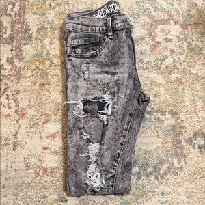 Stylish Distressed Skinny Jeans in Black